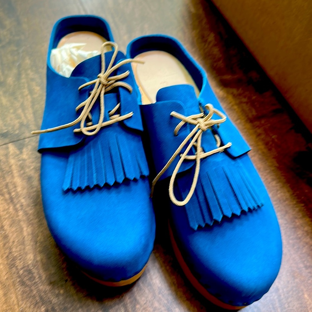 BRYR HANDMADE CLOGS